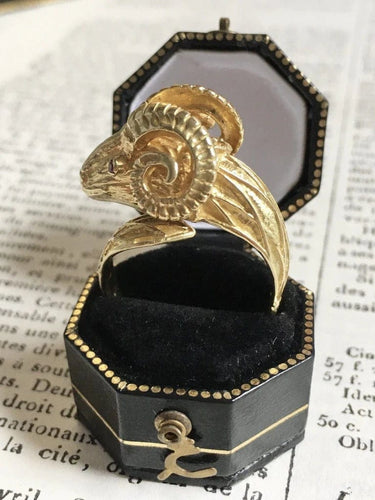 Bague 59 Bague tête de bélier en or jaune 18K et rubis 58 Facettes