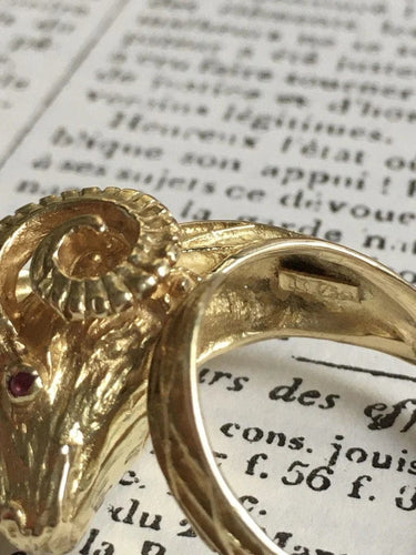 Bague 59 Bague tête de bélier en or jaune 18K et rubis 58 Facettes