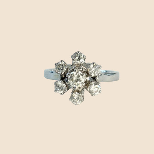 Bague 47 Bague marguerite n° 38 en or gris 18 carats et diamants 58 Facettes INV038