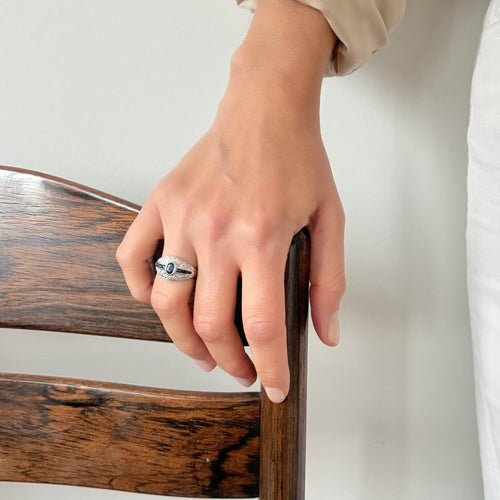 Bague 54 Bague n° 99 bandeau en or blanc 18 carats, saphirs et diamants 58 Facettes
