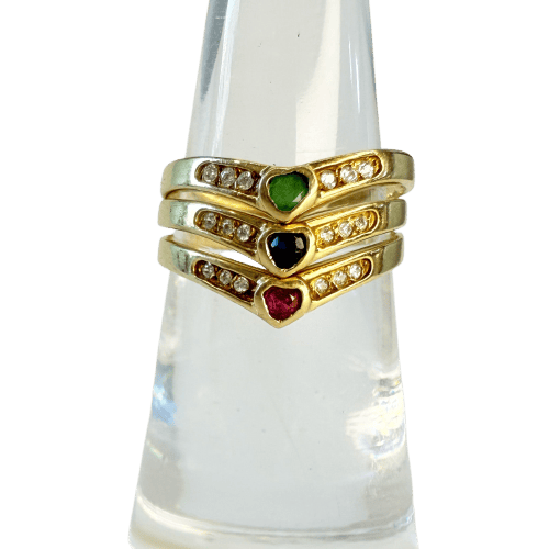 Bague 50 Bagues cœurs - Jonc en or jaune, rubis, saphir, émeraude 58 Facettes INV045