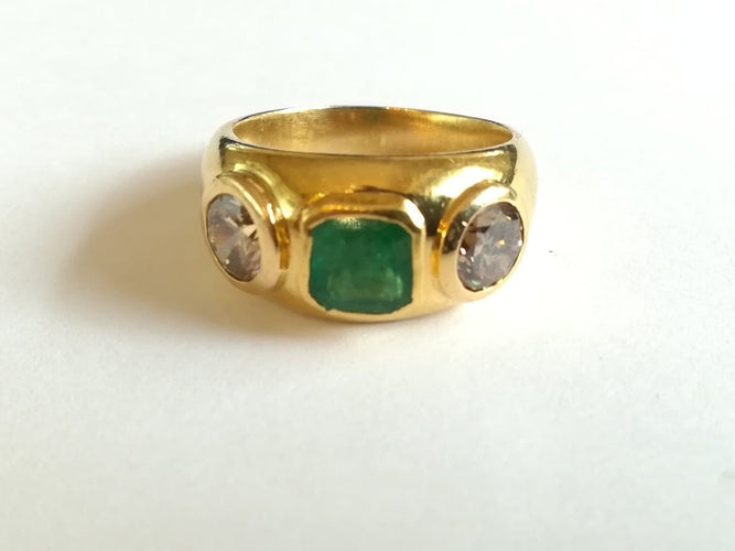 Bague 56 Bague jonc en or jaune 18 ct, émeraude et diamants 58 Facettes 002