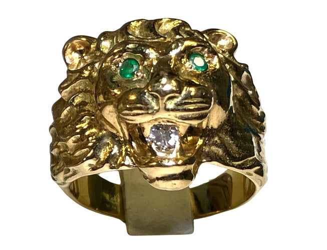 Bague 64 Bague chevalière lion en or jaune 750 avec émeraudes et diamants 58 Facettes