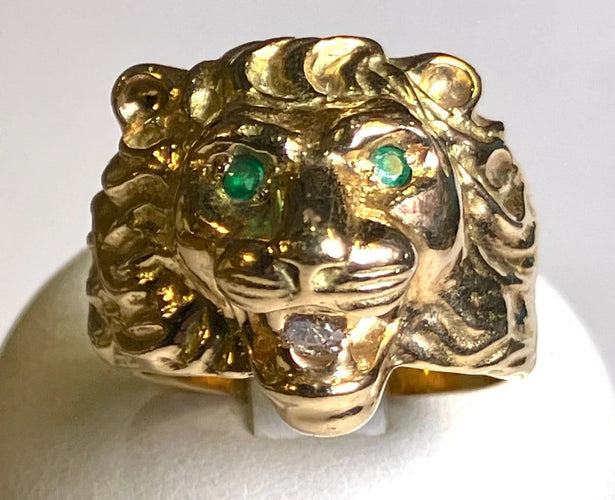 Bague 64 Bague chevalière lion en or jaune 750 avec émeraudes et diamants 58 Facettes
