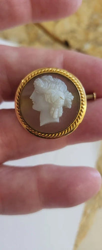 Broche Napoléon III - Broche camée en agate en or jaune 18 carats 58 Facettes