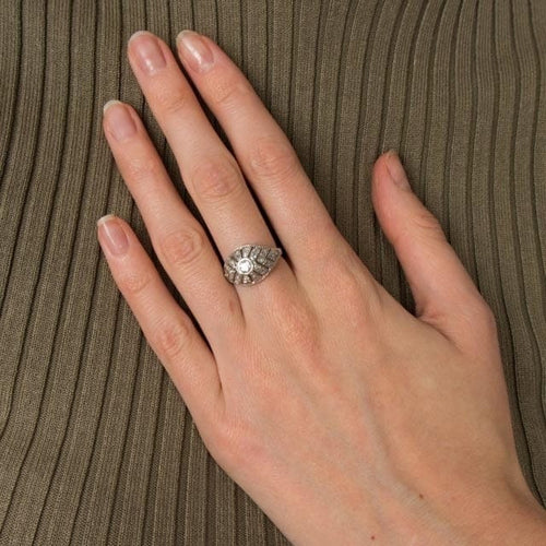 Bague 51 Bague dôme en platine 850 ornée de diamants 58 Facettes
