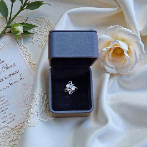 Art Nouveau ring with pearl and old-cut diamonds in 18k yellow gold 