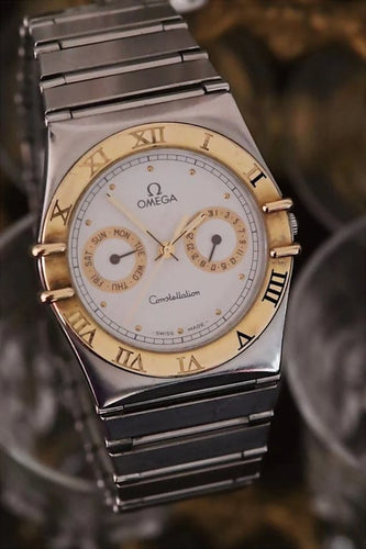 Montre Omega Constellation Day-Date - Montre en or jaune 18 ct et acier 58 Facettes