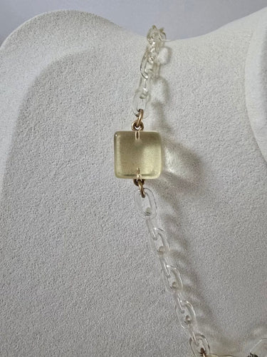 Collier Chanel Ice Cube - Collier vintage en métal doré et résine 58 Facettes