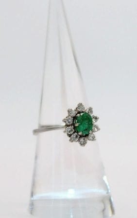 Bague Bague marguerite en or gris 18K à émeraude et diamants 58 Facettes