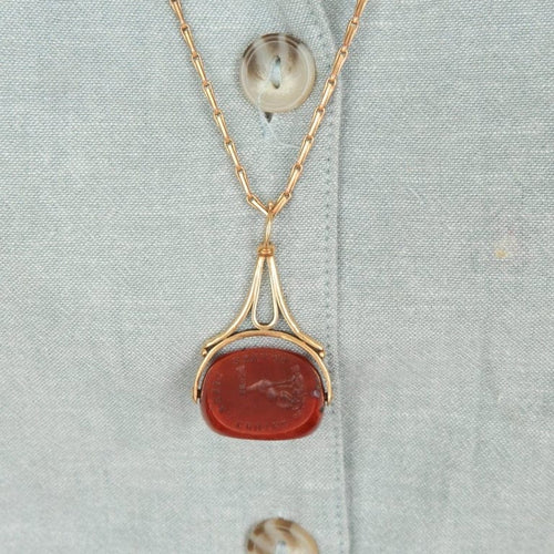 Pendentif Cachet à devise - Pendentif en or jaune 18 ct et agate rouge 58 Facettes 1