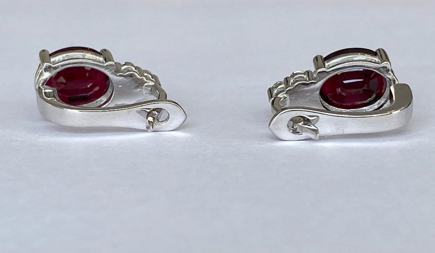 Boucles d'oreilles Boucles d’oreilles puces en or blanc 18 carats, rubis et diamants 58 Facettes