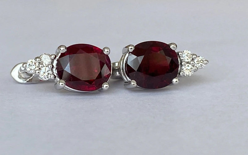 Boucles d'oreilles Boucles d’oreilles puces en or blanc 18 carats, rubis et diamants 58 Facettes