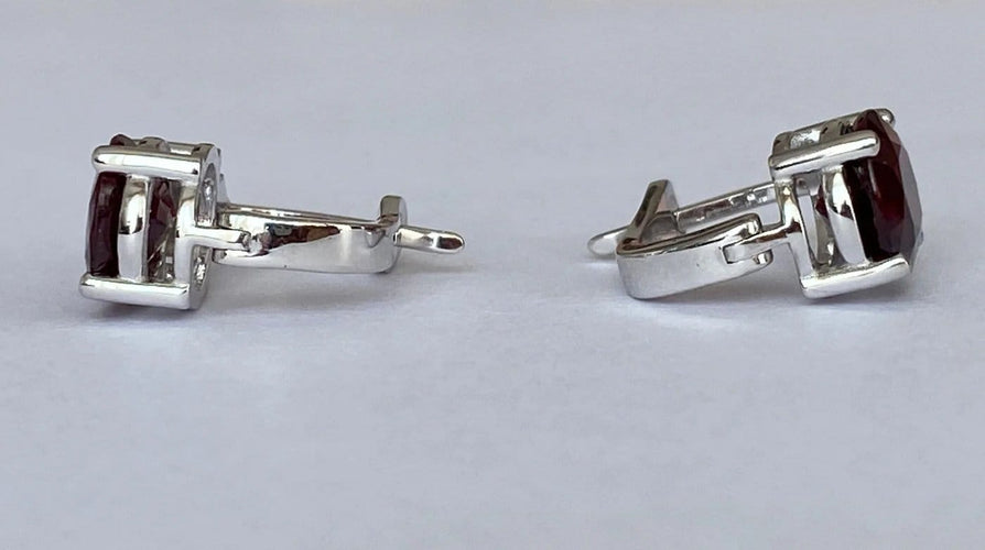 Boucles d'oreilles Boucles d’oreilles puces en or blanc 18 carats, rubis et diamants 58 Facettes