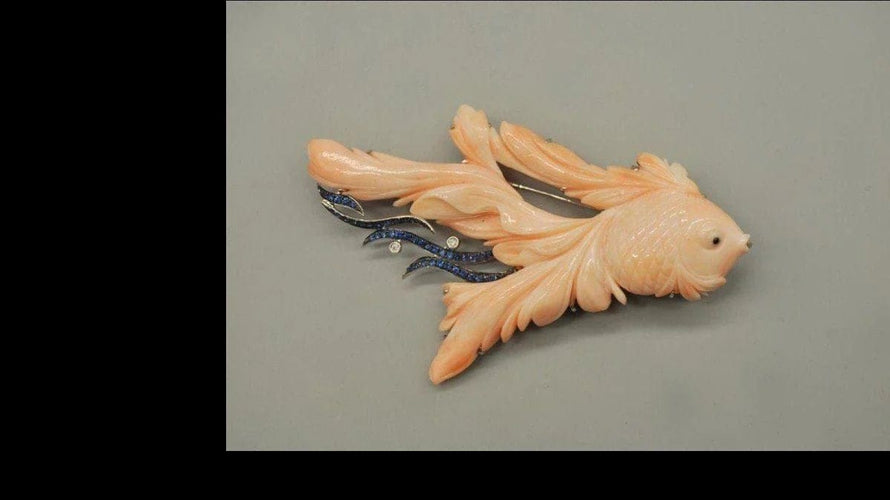 Broche Broche poisson en corail peau d’ange en or gris 18K, saphirs et diamants 58 Facettes