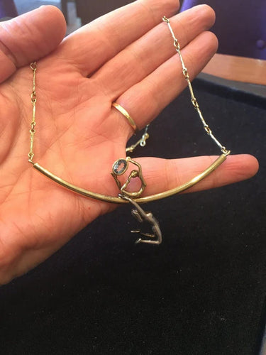Collier Collier Bijoux d'Artiste - Collier acrobates en or jaune et argent 58 Facettes