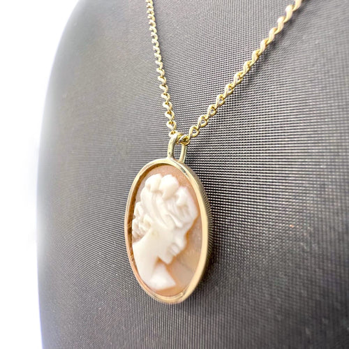 Collier Collier camée d’agate en or jaune 18K 58 Facettes UKA000076GM
