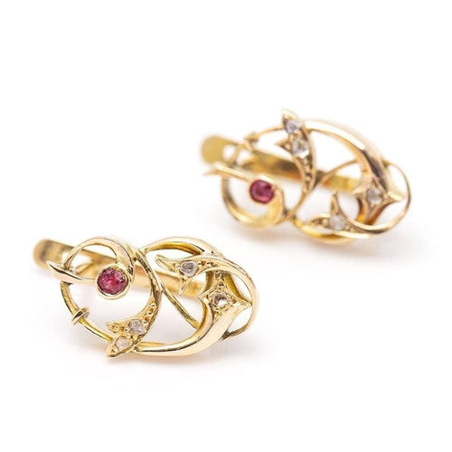 Boucles d'oreilles Boucles d'oreilles en or jaune 18 carats avec rubis et diamants 58 Facettes D359873JC