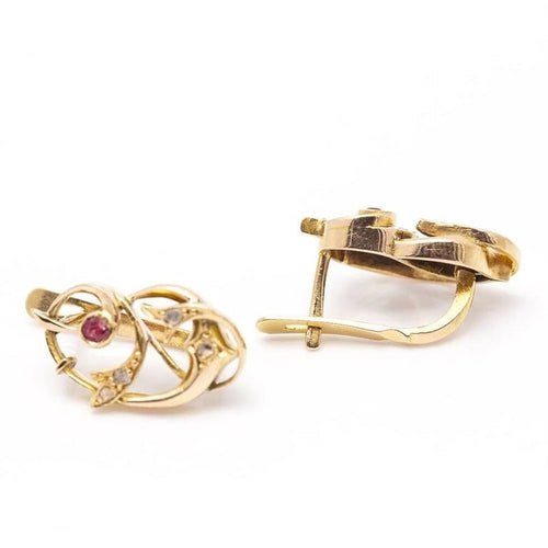 Boucles d'oreilles Boucles d'oreilles en or jaune 18 carats avec rubis et diamants 58 Facettes D359873JC