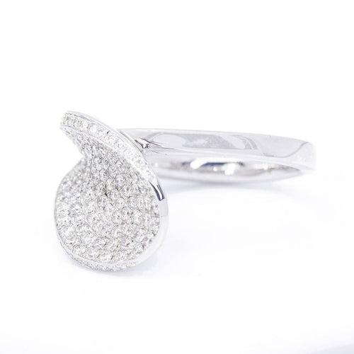 Bague 54.5 Bague pavée de diamants en or blanc 18 carats 58 Facettes D359899JC