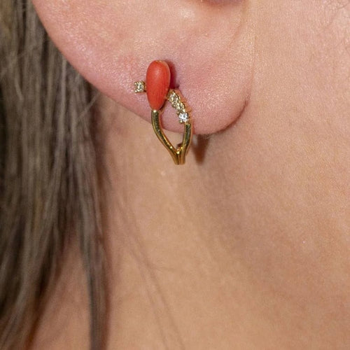 Boucles d'oreilles Boucles d'oreilles en or jaune 18 carats avec corail et diamants 58 Facettes D361041JC