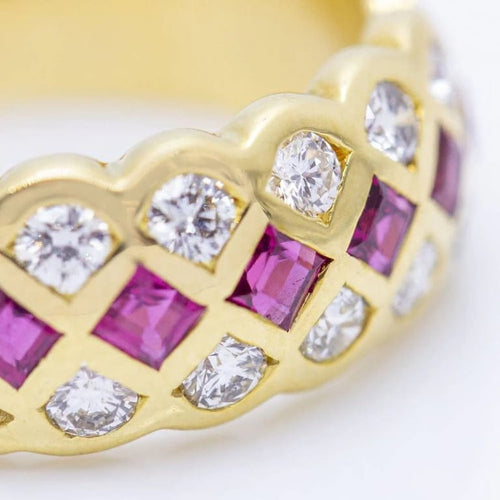 Bague 48 Bague en or jaune 18 ct avec rubis et diamants 58 Facettes N102931EJ