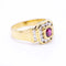 Bague 54 Bague en or jaune 18 kt avec rubis ovale et diamants 58 Facettes N102933EJ