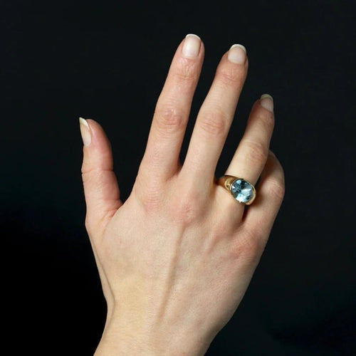 Bague 53 Bague jonc en or jaune 18 carats avec topaze bleue 58 Facettes 24-301