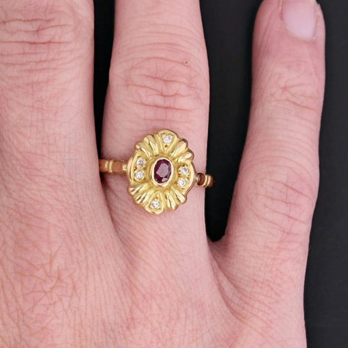 Bague 54 Bague en or jaune 18 carats avec rubis ovale et diamants 58 Facettes 21-674A