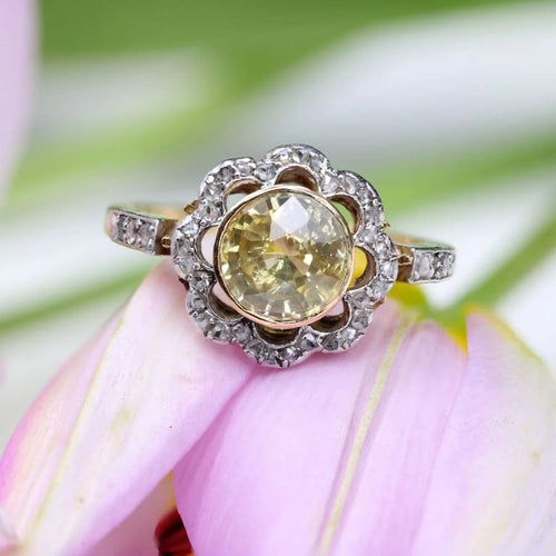 Bague 51 Bague fleur ancienne en or jaune et platine, saphir jaune et diamants 58 Facettes 24-156
