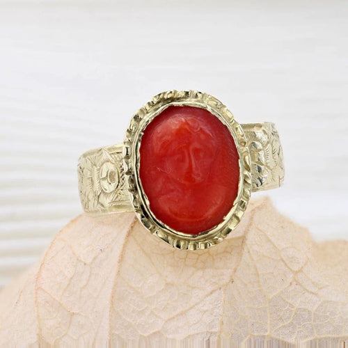 Bague 51 Bague ancienne - Camée sur corail en or jaune 18 carats 58 Facettes 23-346B