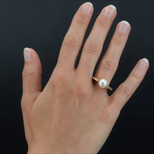 Bague 57 Bague en or jaune 18 carats avec perle et diamants 58 Facettes 22-298