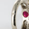 Bague 53 Bague en or blanc 18 carats rubis et diamants pavés 58 Facettes 05-118-3177552-53