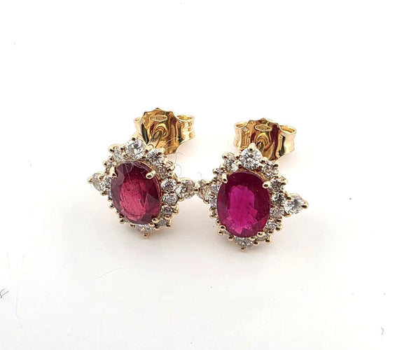 Boucles d'oreilles Boucles d’oreilles en or jaune 18 ct avec rubis et diamants 58 Facettes 68/26 A