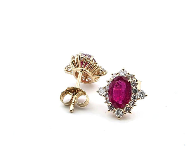 Boucles d'oreilles Boucles d’oreilles en or jaune 18 ct avec rubis et diamants 58 Facettes 68/26 A