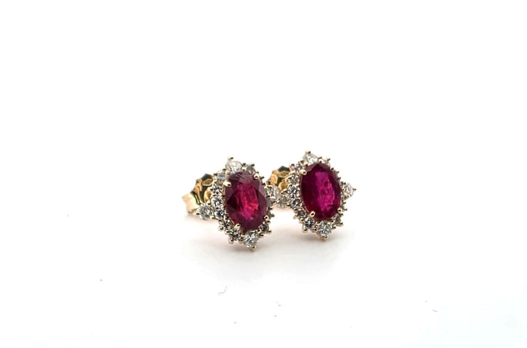 Boucles d'oreilles Boucles d’oreilles en or jaune 18 ct avec rubis et diamants 58 Facettes 68/26 A