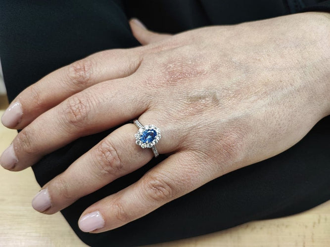 Bague 55 Bague marguerite saphir en or blanc 18K et diamants 58 Facettes BAG.MARGT.S.LIGNE