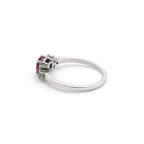 Bague 51 Bague vintage en or blanc 18 carats avec tourmaline ovale et péridots 58 Facettes 50346