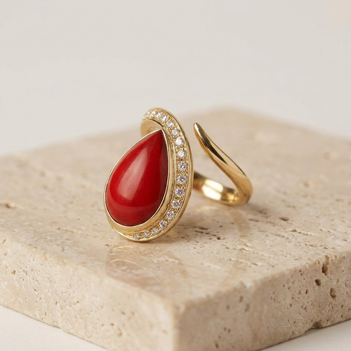 Bague 55 Bague en or jaune 18 carats, corail et diamants 58 Facettes 1853