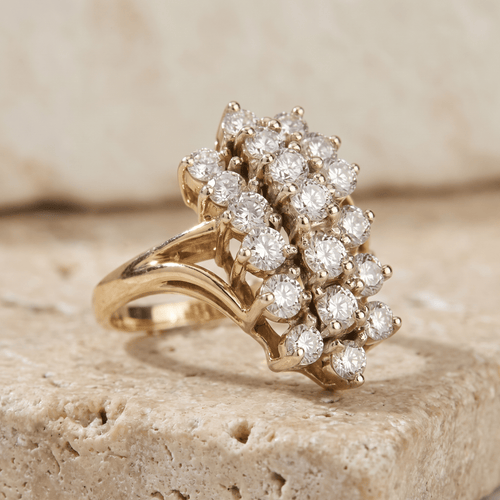 Bague 55 Bague en or jaune 14 carats et diamants 58 Facettes 1561