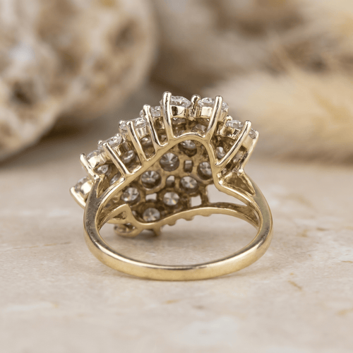 Bague 55 Bague en or jaune 14 carats et diamants 58 Facettes 1561