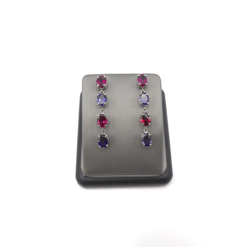 Boucles d'oreilles Signature - Boucles d'oreilles pendantes en or blanc 14K grenats rhodolites et tanzanites 58 Facettes