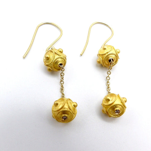 Boucles d'oreilles Or 18K - Boucles d’oreilles pendantes revival étrusque à double boule et diamants 58 Facettes