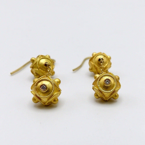 Boucles d'oreilles Or 18K - Boucles d’oreilles pendantes revival étrusque à double boule et diamants 58 Facettes