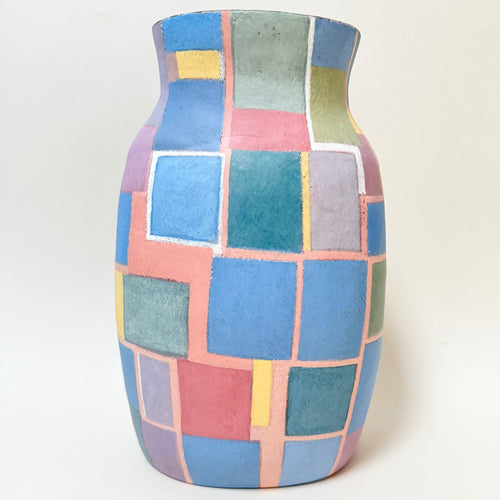 https://cdn.shopify.com/s/files/1/0943/8576/6747/files/vase-114-ceramique-email-cubes-colores.jpg?v=1769531479
