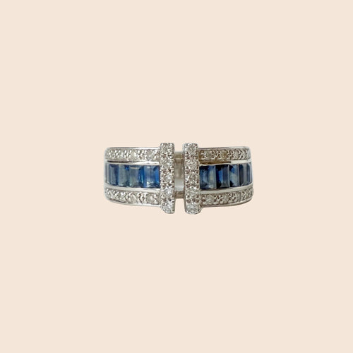 https://cdn.shopify.com/s/files/1/0943/8576/6747/files/bague-bandeau-saphirs-ceylan-diamants.jpg?v=1770825926