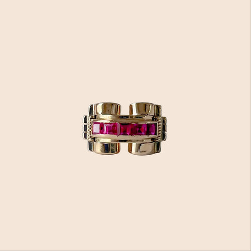 https://cdn.shopify.com/s/files/1/0943/8576/6747/files/bague-tank-rubis.jpg?v=1771593127
