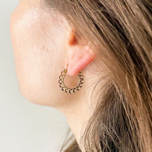 Boucles d'oreilles Boucles d'oreilles créoles festonnées et ajourées en or jaune 18K 58 Facettes LMB-334