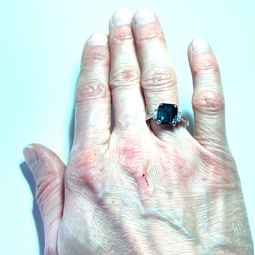 Bague 51.5 Bague saphir vert et diamants en or blanc 58 Facettes