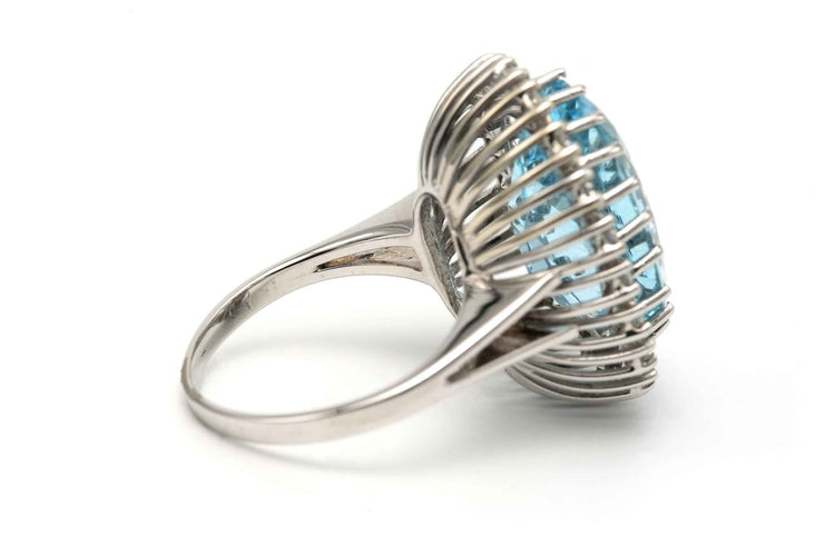 Bague 55 Bague contemporaine en or blanc 18 carats, aigue-marine et diamants 58 Facettes 23247
